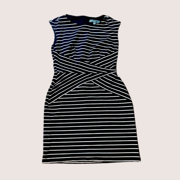 Donna Ricco Dresses & Skirts - ✰Donna Ricco NY Striped Body-con Midi Dress✰